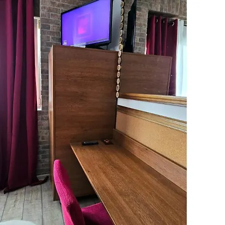 Tantra 7 Nacu Universitate * Bukarest