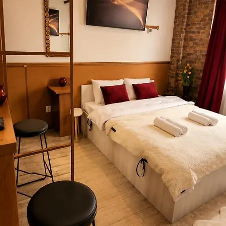 Tantra 7 Nacu Universitate Apartment