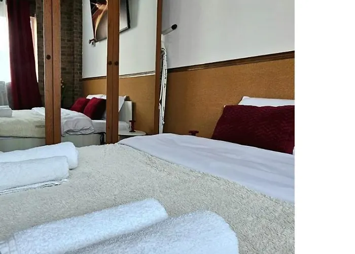 Tantra 7 Nacu Universitate ブカレスト