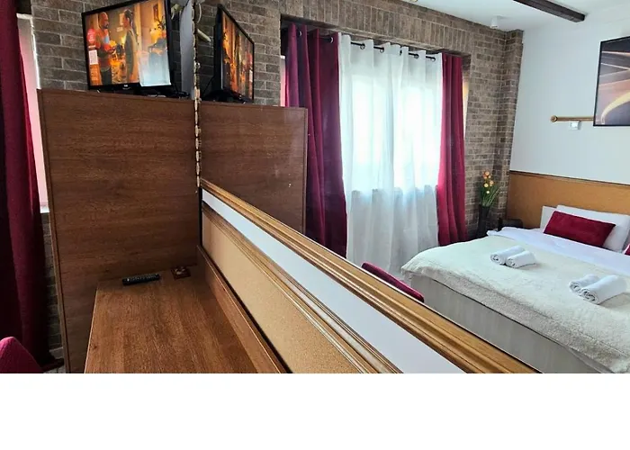 Tantra 7 Nacu Universitate * Boekarest